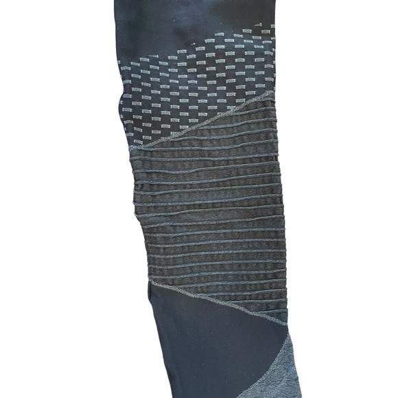 NWT Spanx Moto Leggings‎ Indigo Sky Navy Blue Seamless Look at Me Now Size Small - Picture 3 of 15